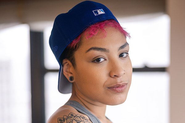Breaking-in-a-new-baseballcap-featured