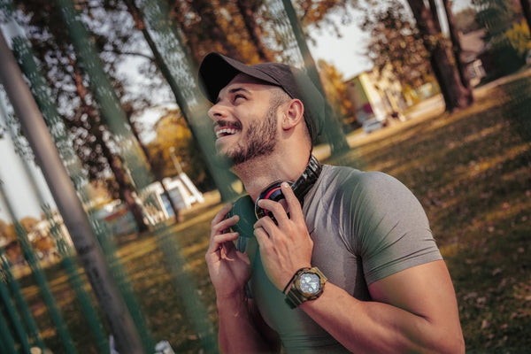 How To Wear New Era NFL Hats As a Street-Style Star